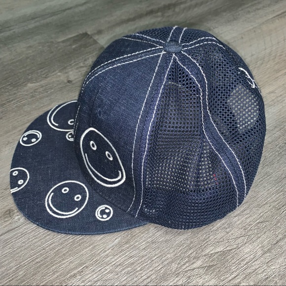 Cute Smiley Face Hat - Picture 2 of 7